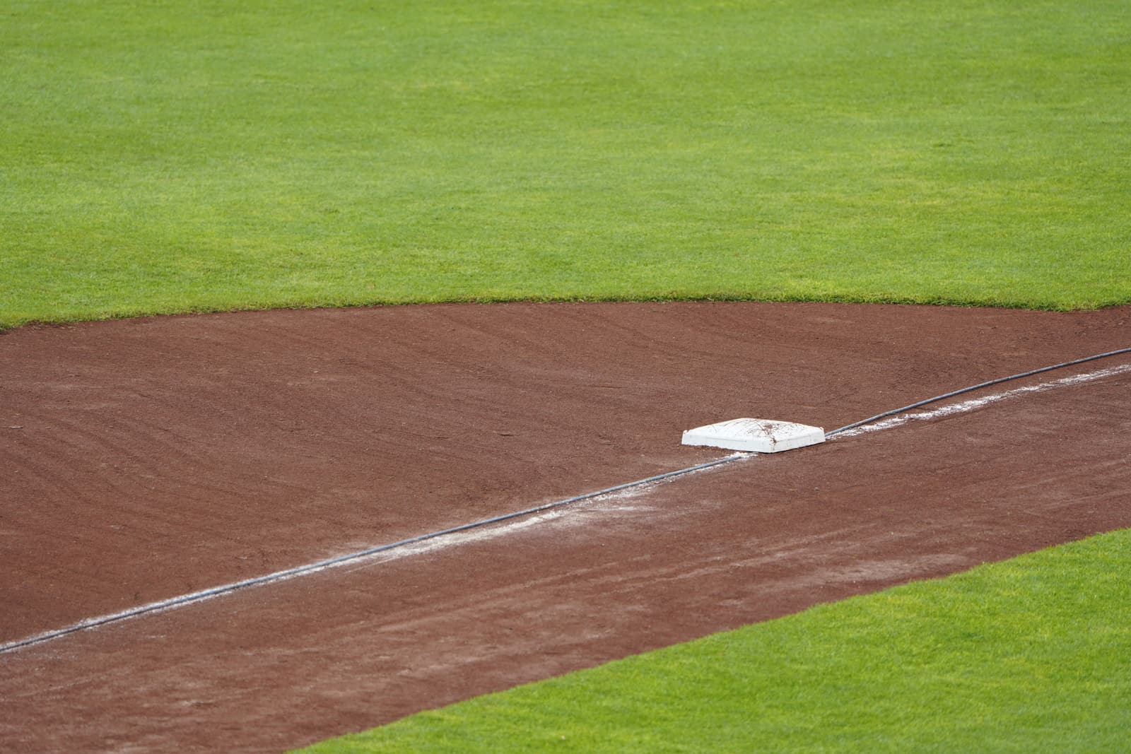 Big name, small garage: the Mariners training facility vs. 1-on-1 coaching